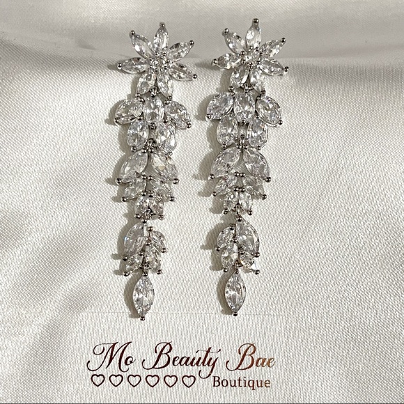 Blooming Crystal Flower Earrings - Picture 5 of 7